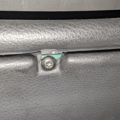 Miếng vá sửa chữa lẫy ốp chân Volvo P80