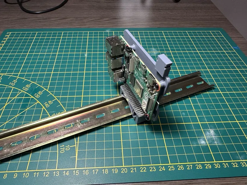 Giá đỡ ray DIN cho Raspberry Pi - Image 1