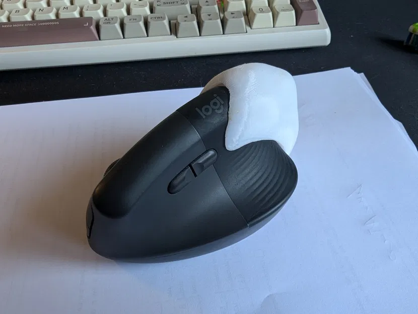 Ý tưởng: Chuột Logitech Lift có phụ kiện công thái học - Image 1