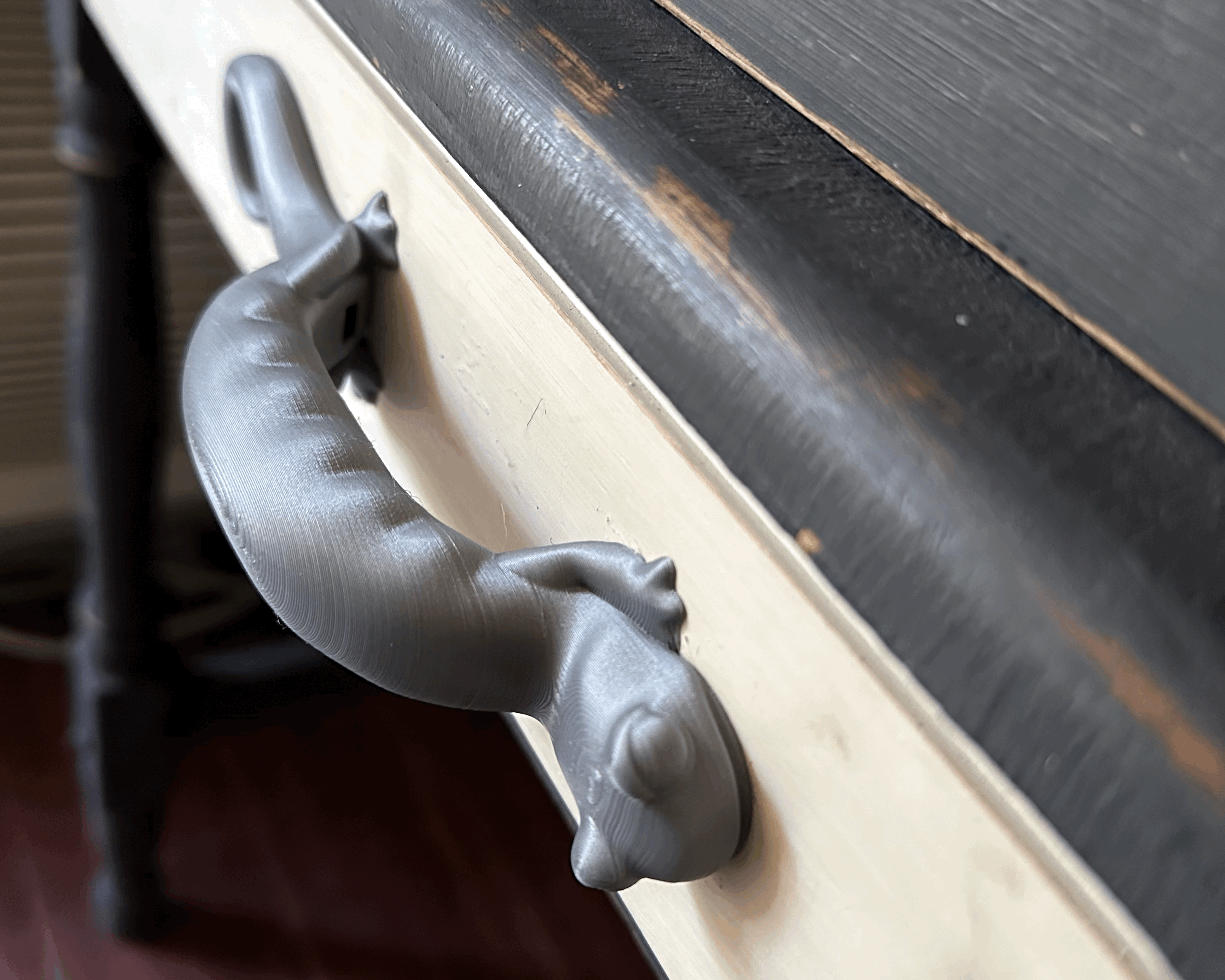 Tay Nắm Ngăn Kéo Hình Kỳ Nhông - Thumbnail 1