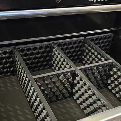 Vách Ngăn Hộc Tủ Đồ Nghề Husky