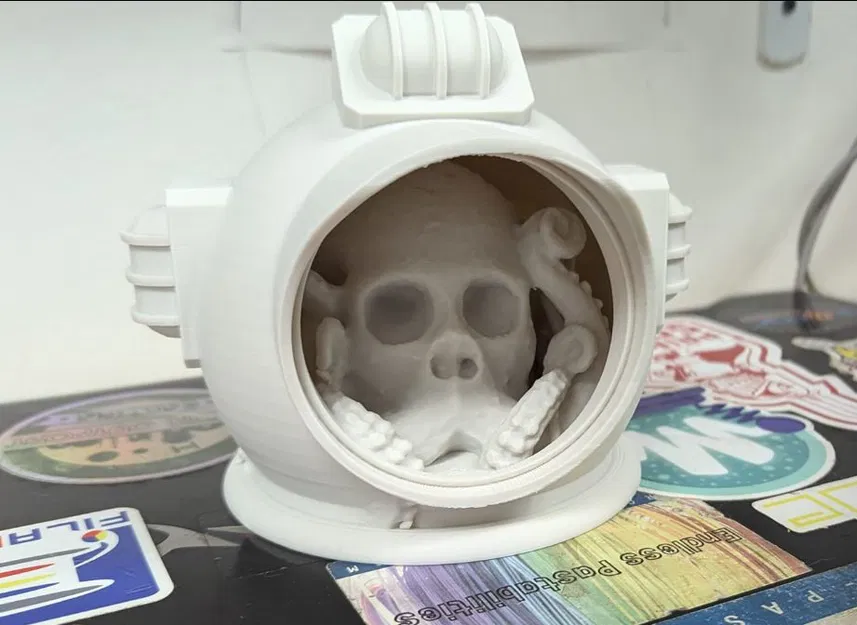 Nón Lặn, Phiên Bản Sọ Bạch Tuộc Remixed - Image 1