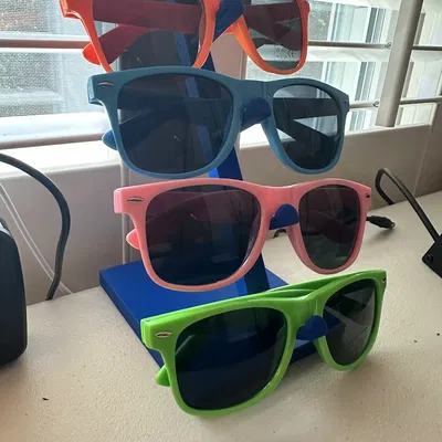 Kệ Kính Mát Để Được 4 Cặp