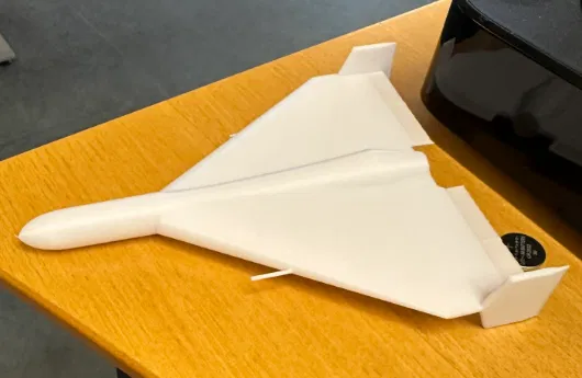 Mô Hình Máy Bay Không Người Lái HESA Shahed 136 Tỉ Lệ 1:10 - Image 1