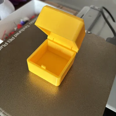 Hộp 50X50X50mm Có Bản Lề Và Khóa Gài