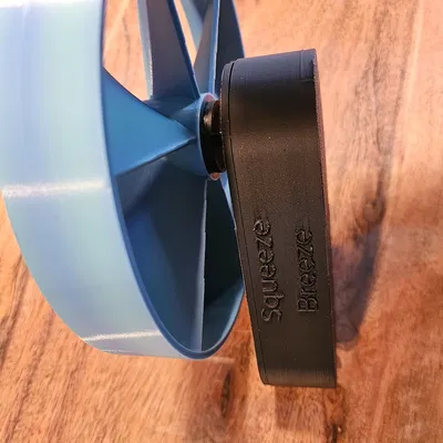 Quạt Squeeze Breeze (Quạt Bóp) In 3D