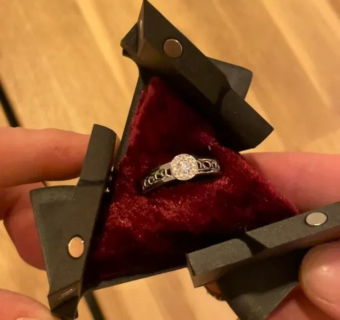 Hộp Nhẫn Động Lực Học Kinetic Ring Box - Image 1