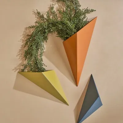 Chậu Hoa Tam Giác Treo Tường Độc Đáo