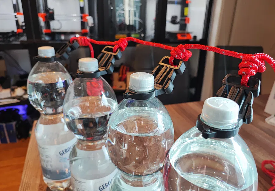 Giá Đỡ Chai PET Để Làm Lạnh Nước Hoặc Gắn Ba Lô - Image 1