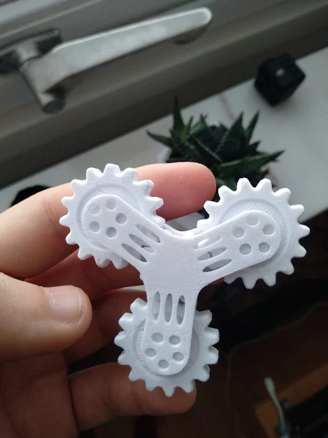 Đồ Chơi Cầm Tay Bánh Răng - Image 1