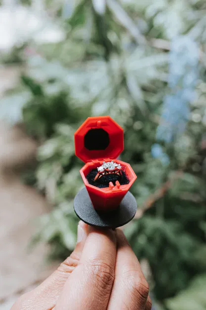 Hộp Nhẫn Cầu Hôn Hình Kẹo Ring Pop - Image 2