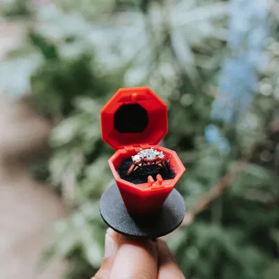 Hộp Nhẫn Cầu Hôn Hình Kẹo Ring Pop