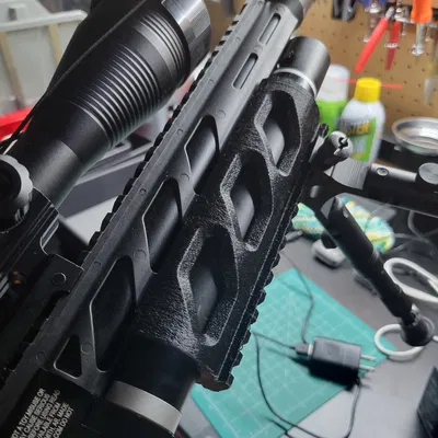 Phần tay cầm dưới và ray picatinny Umarex NOTOS liền một khối