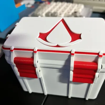 Nắp Hộp Bài Chỉ Huy Bền Bỉ Phong Cách Assassin's Creed