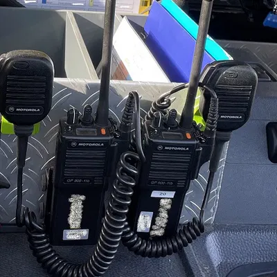 Giá đỡ micro radio ngoài / Halterung für Faustmikrofon