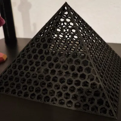 Kim Tự Tháp Từ Các Hình Lục Giác