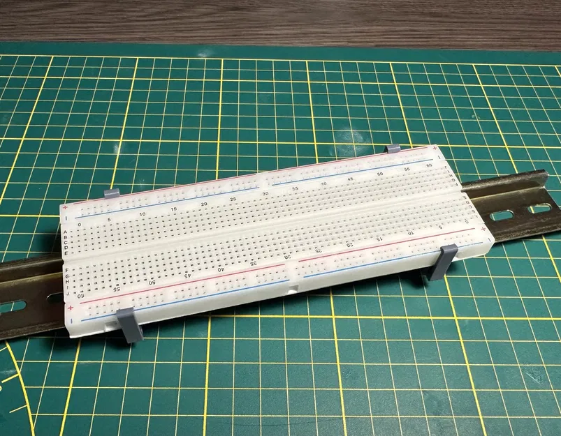 Kẹp Bánh Mì (Breadboard) Gắn Thanh DIN Rail - Image 1