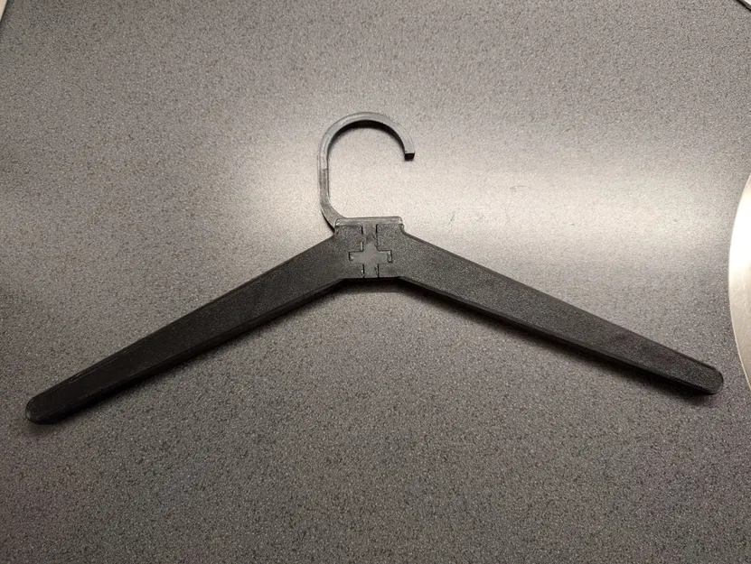 Móc Treo Quần Áo - Image 1