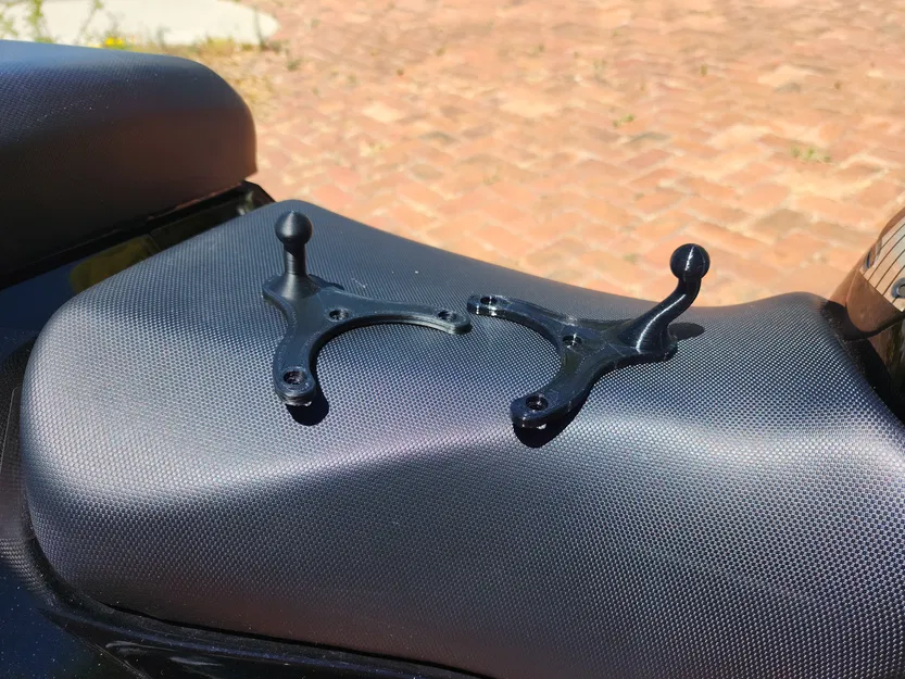 Giá đỡ xe máy gắn bình xăng cho holder điện thoại 17mm - Image 1