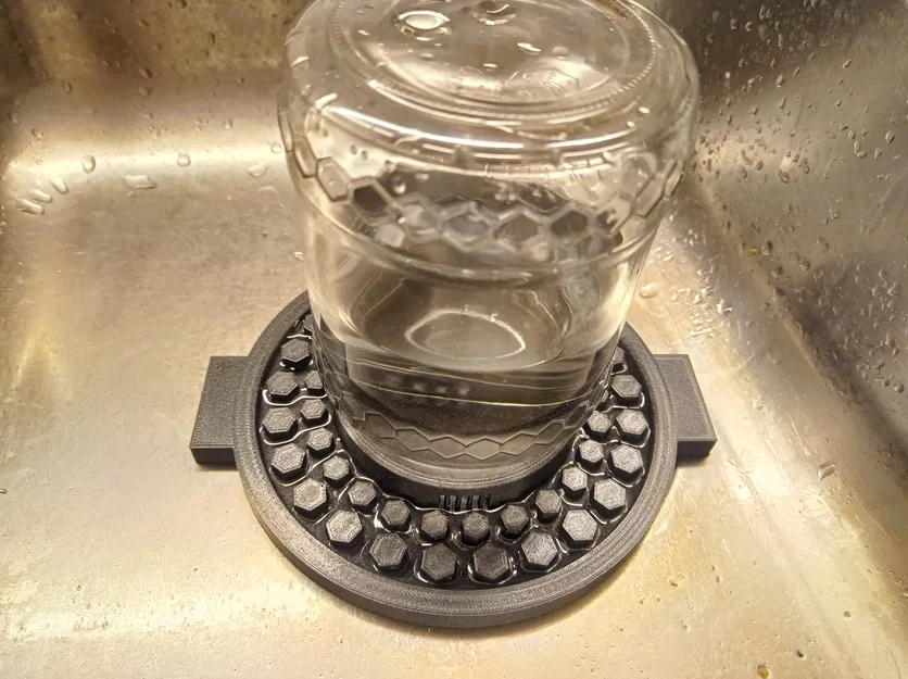 Chỗ Cấp Nước Cho Ong - Image 1