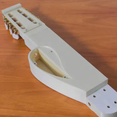 Guitar cổ điển thân đặc