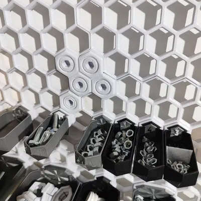 Insert Vít Thanh Lịch Cho Tường Lưới Tổ Ong (Elegant Screwiverse)