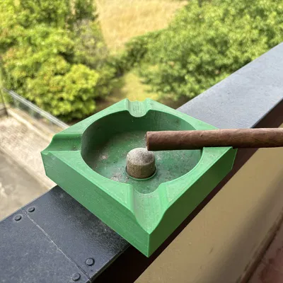 Gạt Tàn Sang Trọng Có Chỗ Tựa Xì Gà và Khe Làm Sạch Tẩu