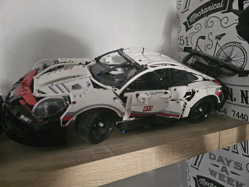 Mô hình Lego Technic Porsche 911 RSR 42096 - Image 1