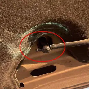 Van Kiểm Tra Nước Rửa Kính Chắn Gió Volvo