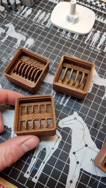 Hộp đựng pin cúc áo cho Gridfinity - Có nhãn - Image 2