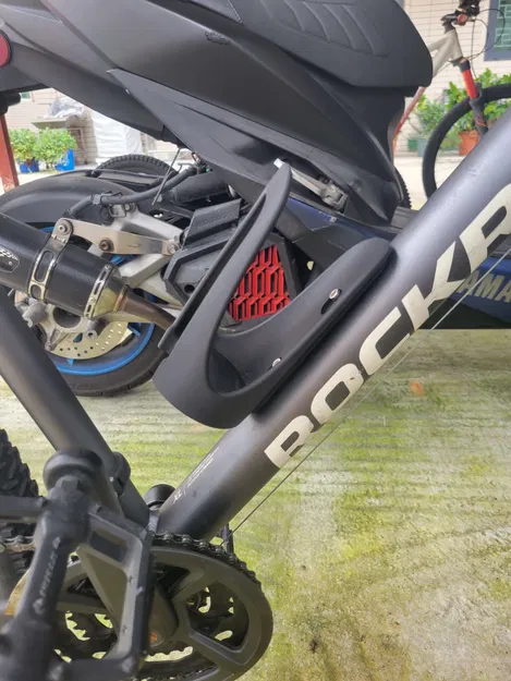 Giá Đỡ Bình Nước Xe Đạp Giấu SmartTag2 - Image 1