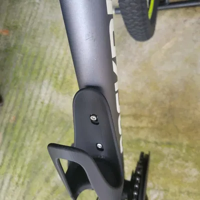 Giá Đỡ Bình Nước Xe Đạp Giấu SmartTag2