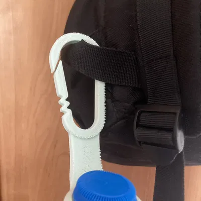 Kẹp Giữ Chai Kiểu Carabiner