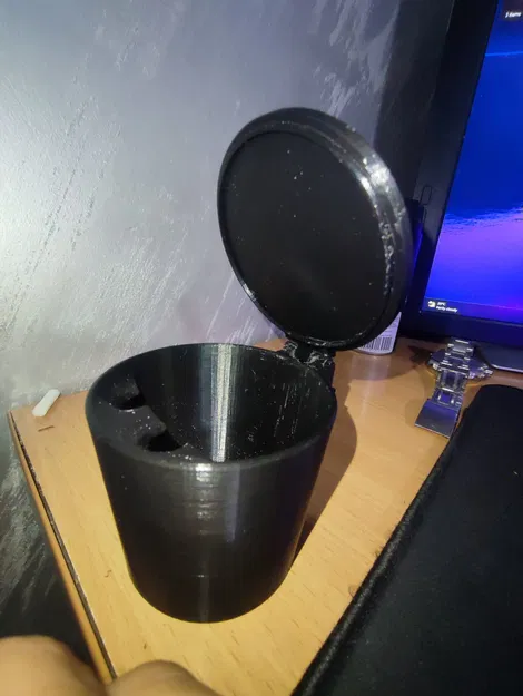 Gạt Tàn Lôcốc Có Nắp Dành Cho Xe Hơi - Image 1