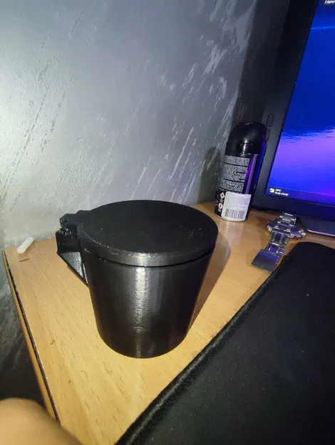 Gạt Tàn Lôcốc Có Nắp Dành Cho Xe Hơi - Image 2