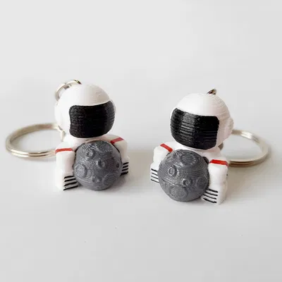 Móc Khóa Phi Hành Gia Ôm Trăng