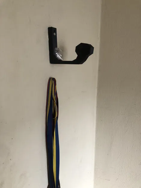 Giá Đỡ Nón Bảo Hiểm Xe Máy - Image 1