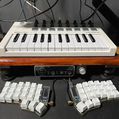 Chân đế có thể điều chỉnh độ cao