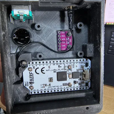 Vỏ hộp nomadBox cho Heltec WiFi LoRa 32(V3) có GPS, BME280, Buzzer, Rotary Encoder