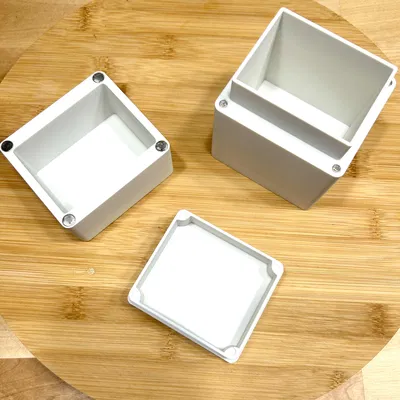 Hộp Đựng Bài & Xúc Xắc