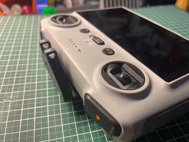 Tấm Che Nắng Kèm Bảo Vệ Màn Hình Cho DJI RC1 Mini 3/Pro - Image 3