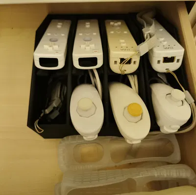 Kệ Đựng Remote Wii