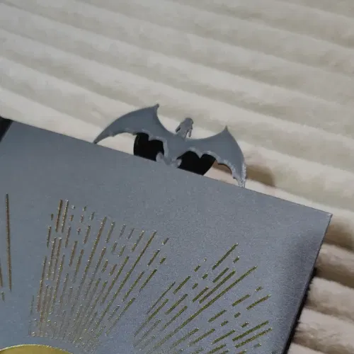 Kẹp Sách Tairn Cánh Máu - Image 1