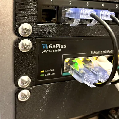 Giá đỡ gắn Switch GiGaPlus - Khung rack 10 inch