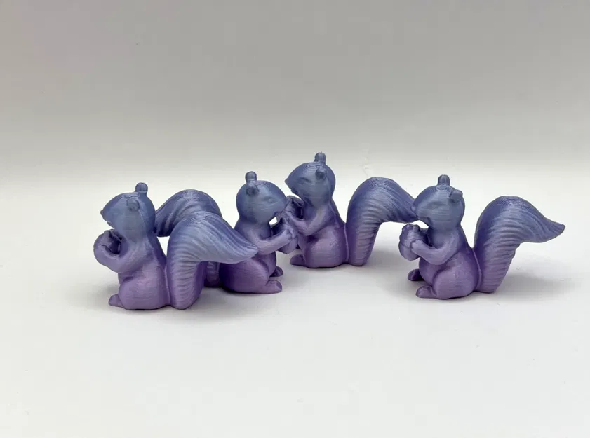 Mô Hình Sóc Nhỏ Cầm Hạt Dẻ - Image 2