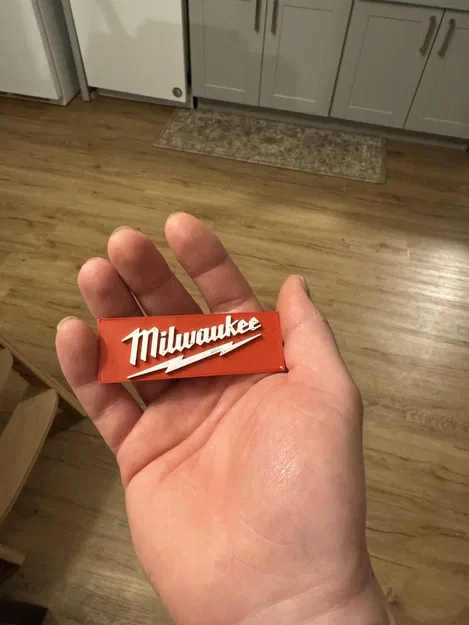 Logo Milwaukee Kèm Đế - Image 1