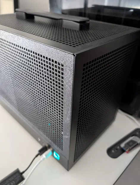 Tấm ốp hông DeepCool CH160 - Ô vuông 3.5mm - Image 1