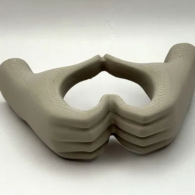 Tượng Hai Bàn Tay Hình Trái Tim