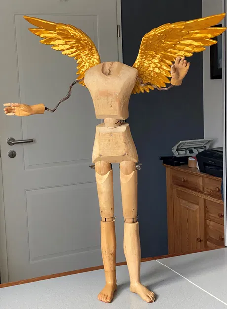 Cánh Mới Cho Thiên Thần Thông Báo Giáng Sinh Của Chúng Ta - Image 1