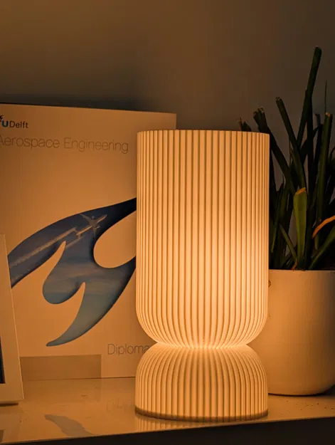 Đèn bàn Minimalistic Corinthian #1 - Image 1